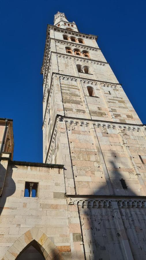 Casa Viola, Deliziosa Mansarda In Centro Storico Apartman Modena Kültér fotó