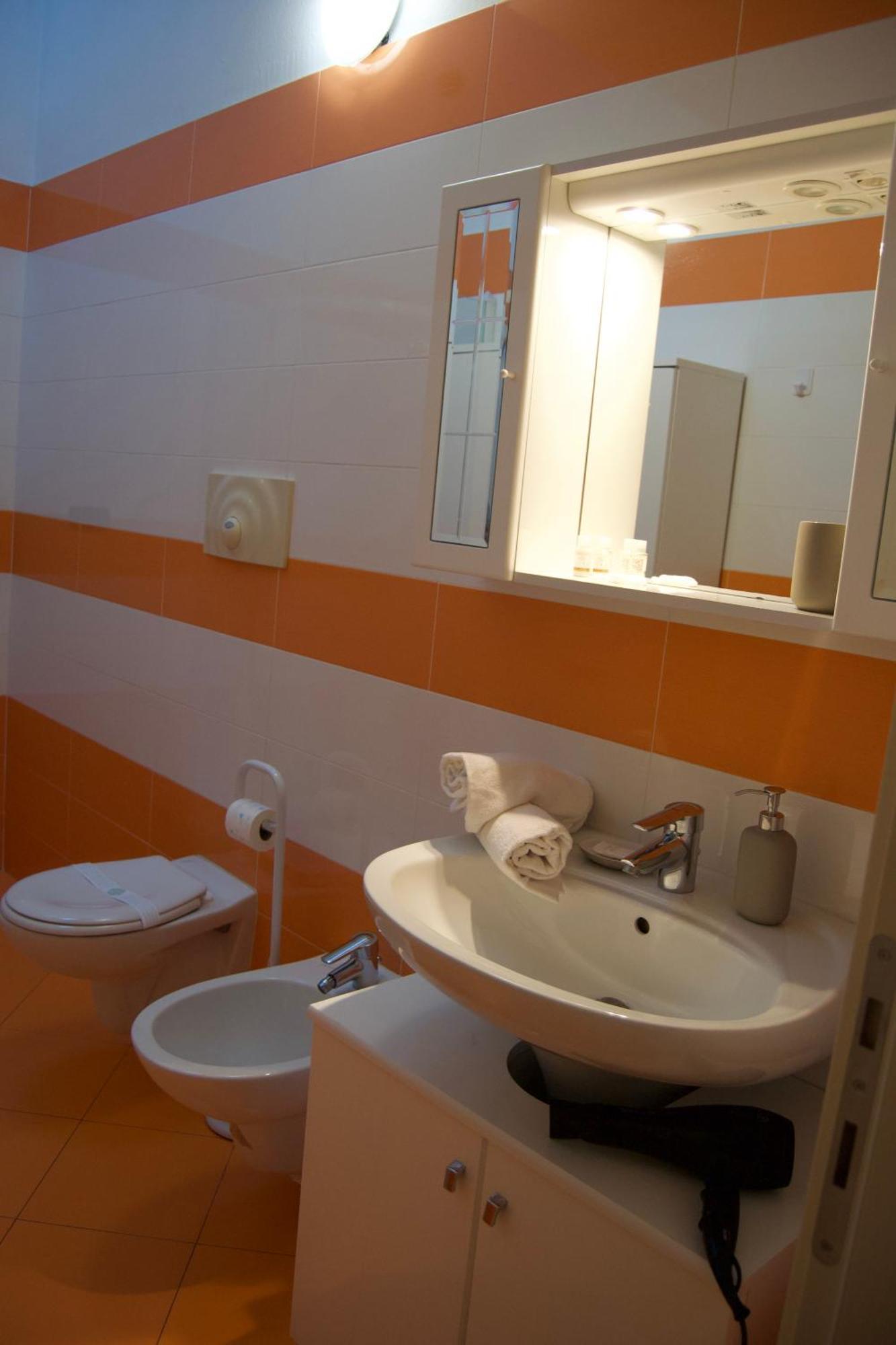 Casa Viola, Deliziosa Mansarda In Centro Storico Apartman Modena Kültér fotó