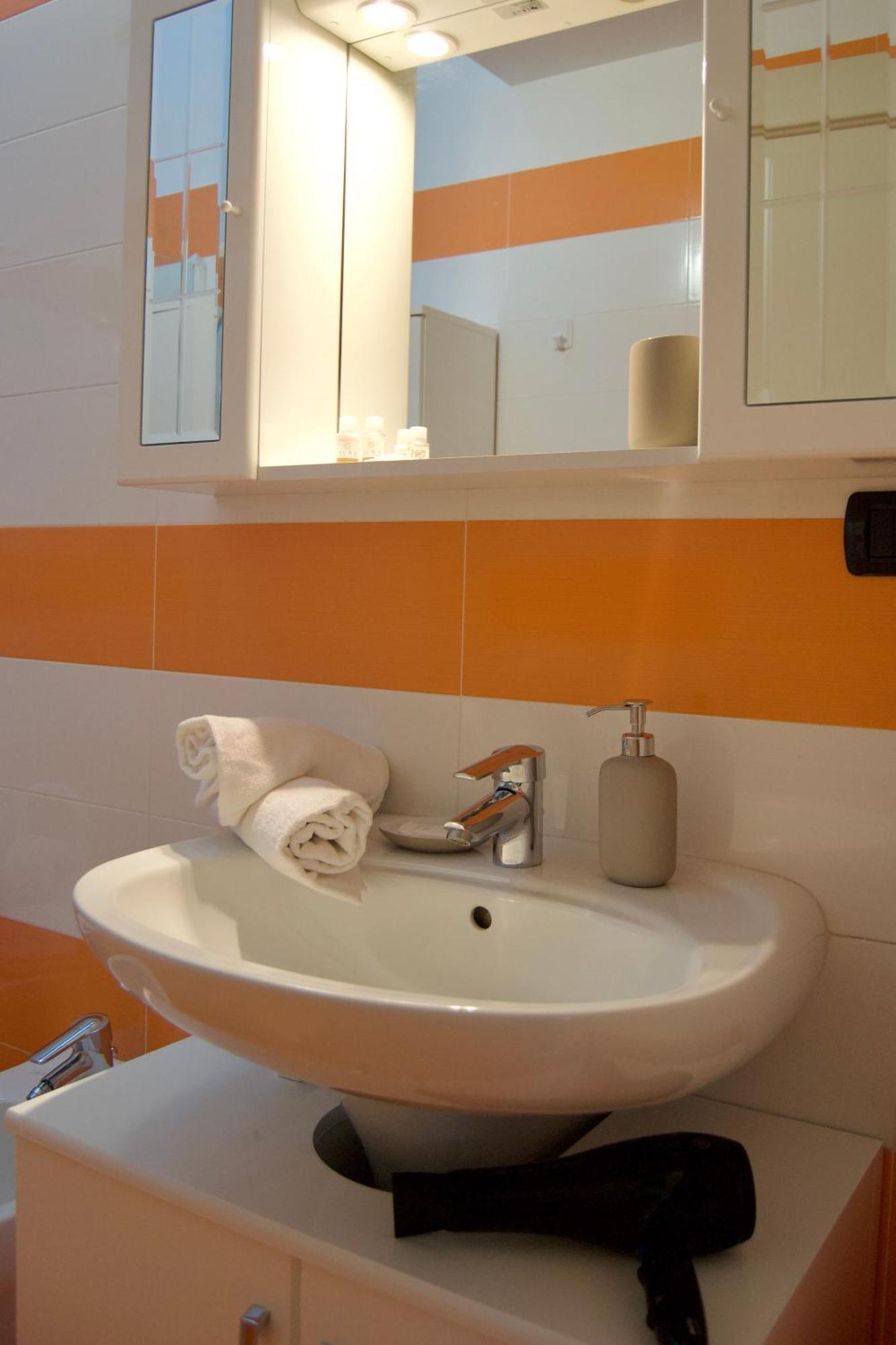 Casa Viola, Deliziosa Mansarda In Centro Storico Apartman Modena Kültér fotó